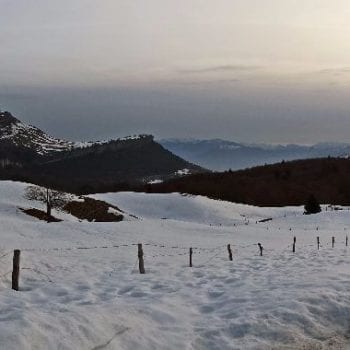 Monte Baldo bedekt met sneeuw in het voorjaar
