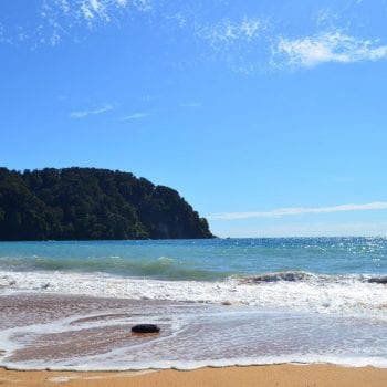 Een stukje strand van het Abel Tasman NP