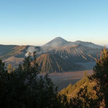  Bromo ligt temidden van nog vier vulkanen en samen vormen ze een prachtig beeld.