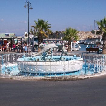 Dolfijnenplein in Kos-stad.
