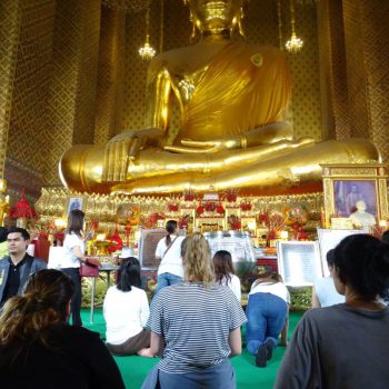 Eén van de vele buddha's