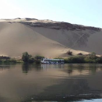 De Nijl met de Sahara op de achtergrond