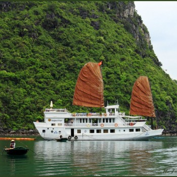 Halong Bay, cruise.