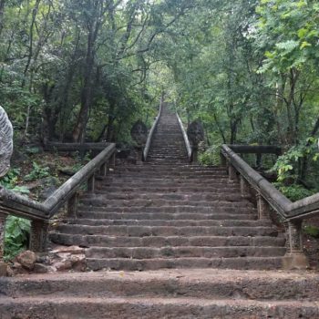 Omgeving Battambang: klimmen naar een tempel