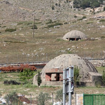 Bunkers langs weg