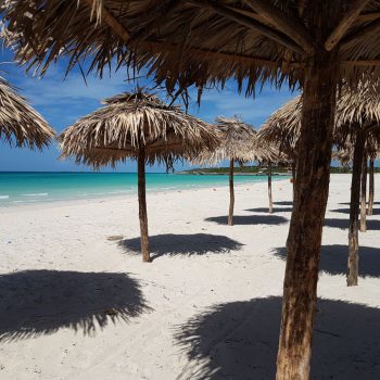 Cayo Santa Maria, azuurblauwe zee, intens genieten.