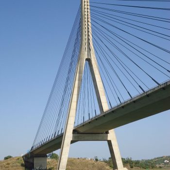 de brug over de rivier, grens tussen Spanje en Portugal