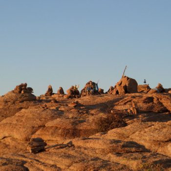 Afwisselende omgeving... Rotsen en bos