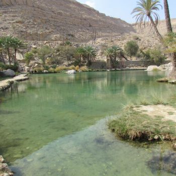 het heldere meertje van Wadi Bani Khalid