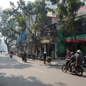 Hanoi in de vroege ochtend