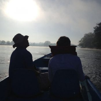 Jungle tocht bij zonsopgang