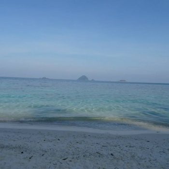Helderblauwe water bij Romantic Beach