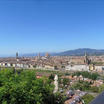 Dit is een foto vanuit een uitkijk punt over florence