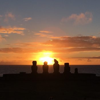 Sunset bij Ahu Tahai