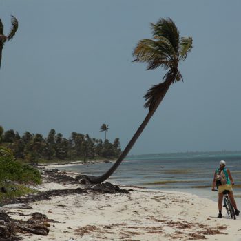 met de huurfiets het eiland verkennen