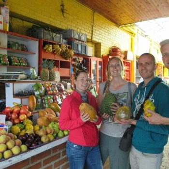 Fruit proeven op de markt