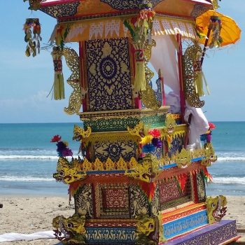 Crematie ceremonie op het strand