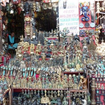 Overal souvenirs bij de Boudhanath