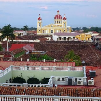 Uitzicht vanaf Iglesia de La Merced op kathedraal