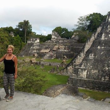 Zonsopgang in Tikal... pikke donker, maar de geluiden zijn zo rustgevend.