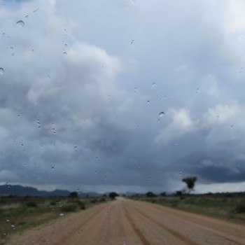 5 km buiten Windhoek begint het immense landschap