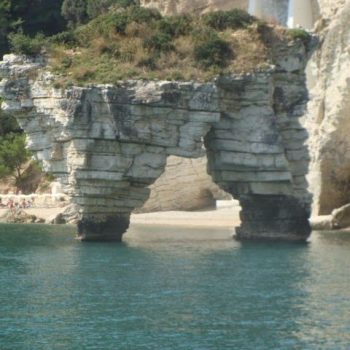Rondvaart langs de kust. 