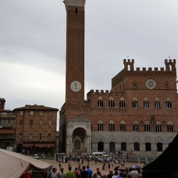 Piazza del Campo, Sienna. Schelpvormig stadsplein in het centrum. Super mooi. 