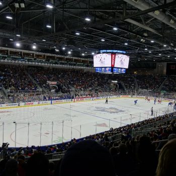 Een ijshockeywedstrijf van de Maple Leafs
