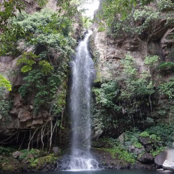 Waterval midden in de jungle