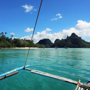Eilandhoppen voor de kust van El nido (Lascabana Beach) 