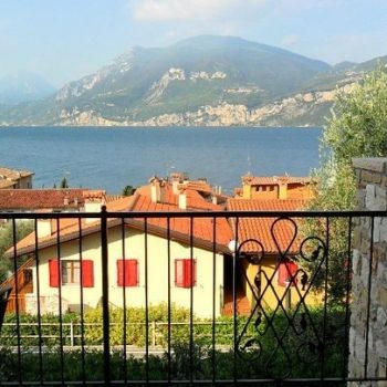Assenza di Brenzone, gelegen aan de oostkant van het meer 