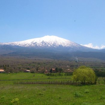auto route rond de Etna