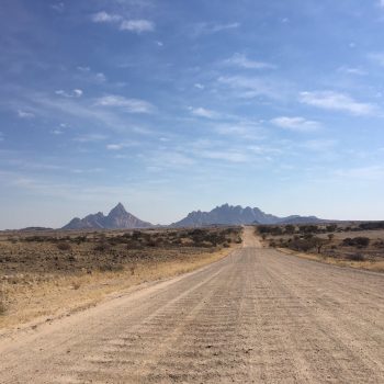 Onderweg.. we zien spitzkoppe al!