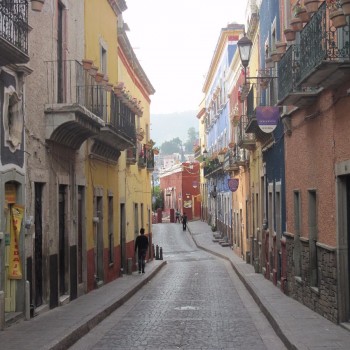 Rustige straat in het centrum van Guanajuato