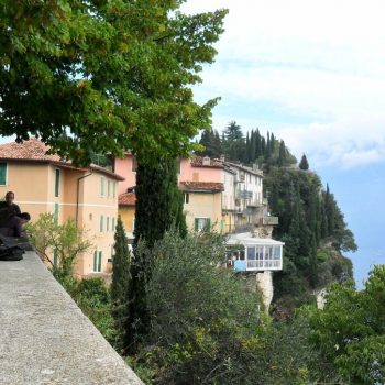 Pieve di Tremosine, klein en  schiitterend gelegen 