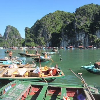 Vissersdorpje in Halong bay