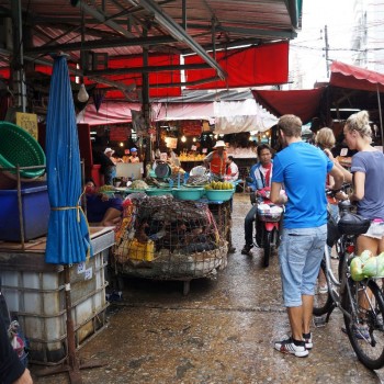 Eén van de vele markten tijdens de fietstocht