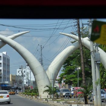 Moi AVENUE