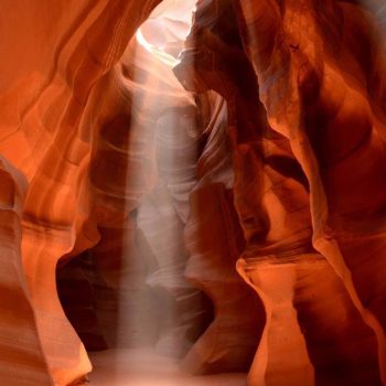Lichtinval rond het middaguur bij Antelope Canyon