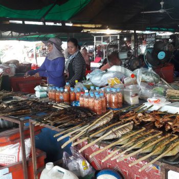 Vismarkt in Kep