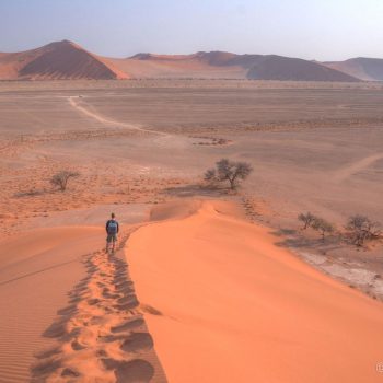 Grote duin beklimmen naast Dune 45