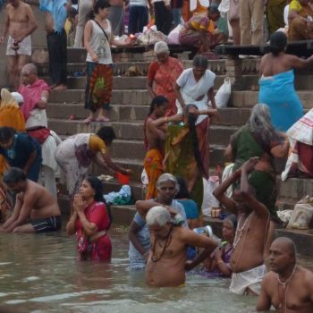 Ochtend rituelen langs de Ganges