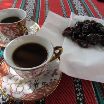 Omani koffie met juicy dadels, heerlijk