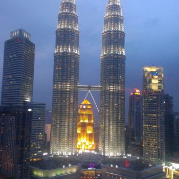Petronas Twin Towers gezien vanuit Skybar Traders Hotel