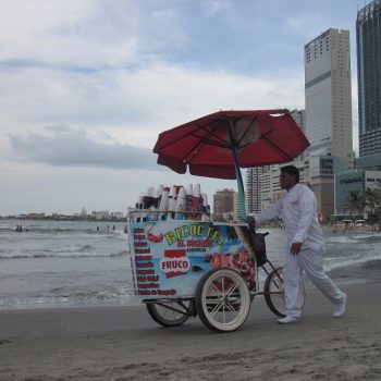 Verkoper op het strand van Bocagrande