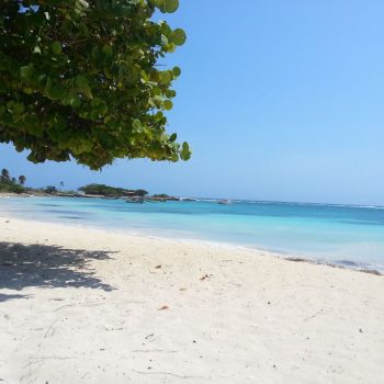 Rodgers Beach , nabij Baby Beach in het zuiden van het eiland