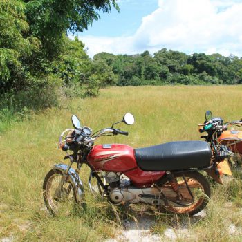 Motor huren en het eiland zelf verkennen!
