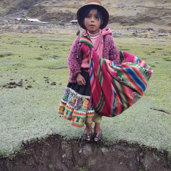 Meisje langs de Lares trek