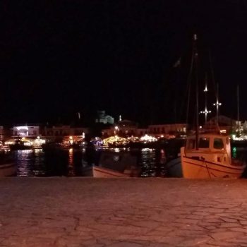 Pythagorion in de avond