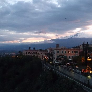 uitzicht vanaf Taormina op de Etna